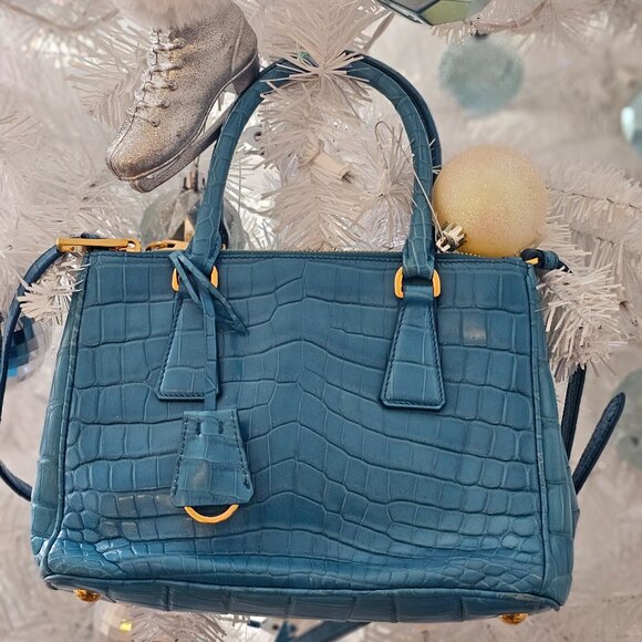 Crocodile Skin Purse - Picture 1 of 4
